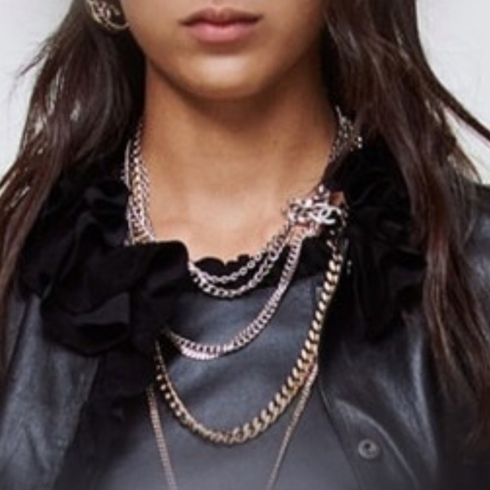 CHANEL Silver tone B22 P CC logo Strass and Crystal necklace - Picture 5 of 7